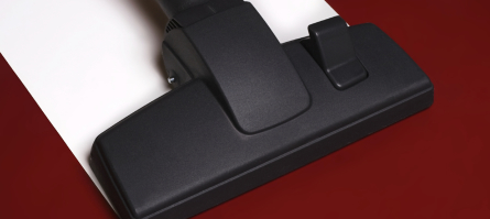 Cleaning furniture with vacuum